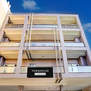 Super Townhouse Pitampura West Enclave Delhi (National Capital Territory of India)